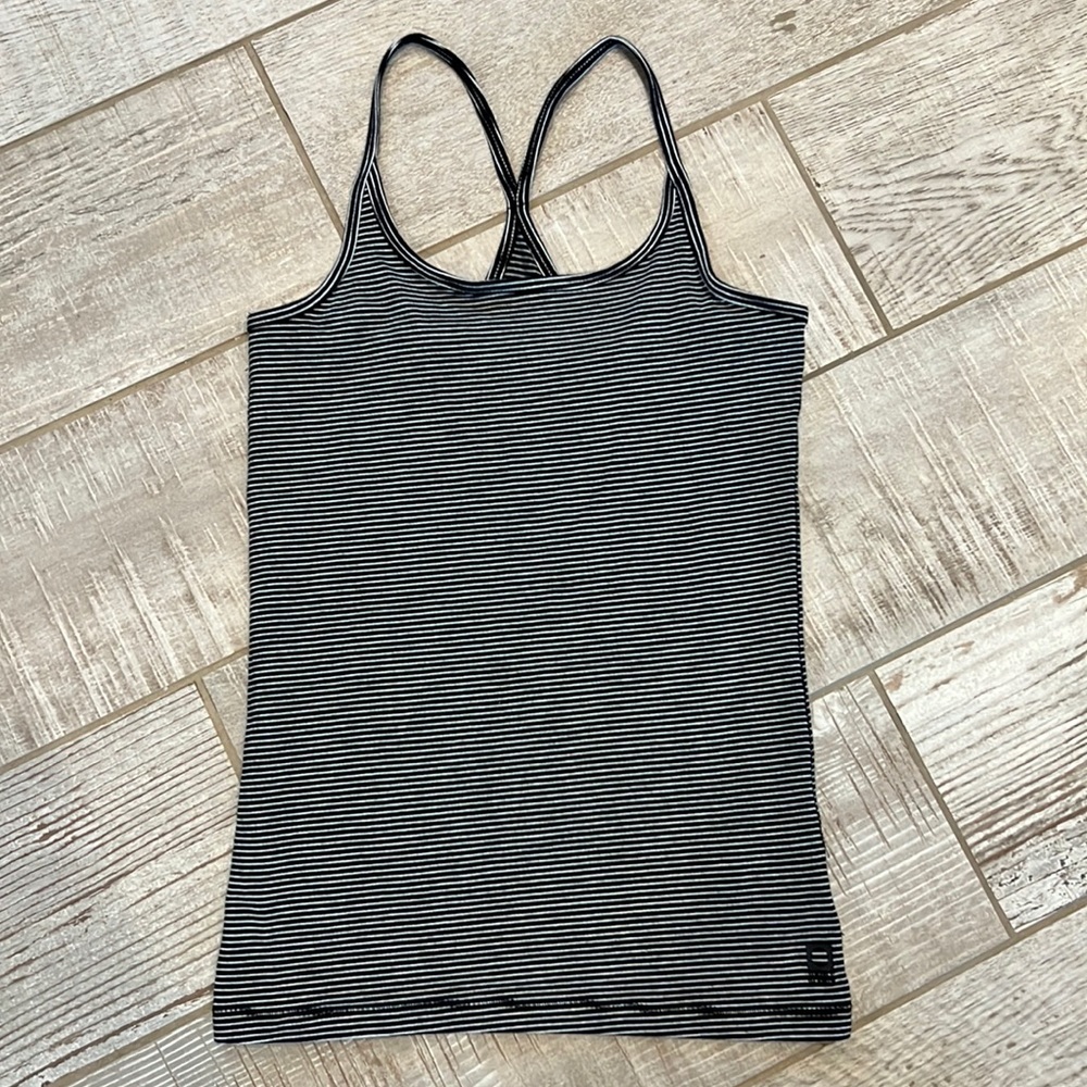 NWT Tumble ‘n Dry tank top size 128 (7-8)